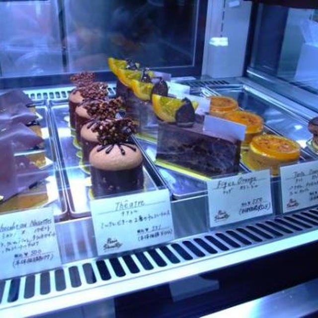 美味ケーキの為なら。。。（パリ・セヴェイユ）