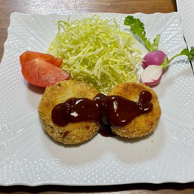 鯖の味噌煮缶で里芋コロッケ ！