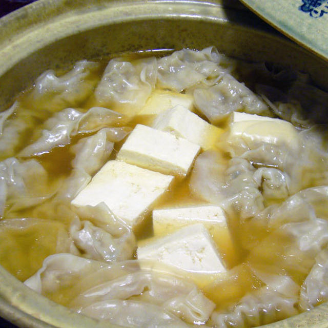 鶏味塩といいだしおだしのお料理レシピ　湯豆腐と餃子の和風だし鍋