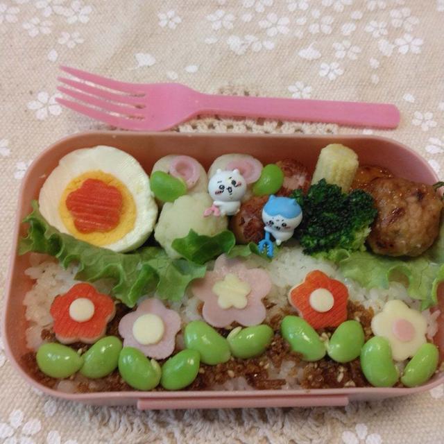ハム·スラチー·カニカマでお花畑の春弁当〖デコ弁〗  #平日お昼ご飯はお弁当or外食