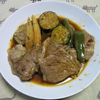 牛すじ肉と夏野菜のボルシチ風