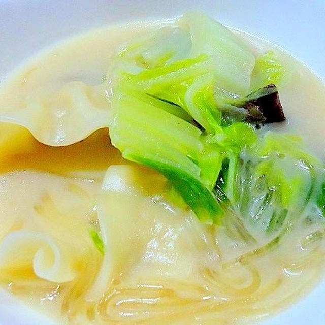 " ワンタンと白菜のちゃんぽん風スープ " 