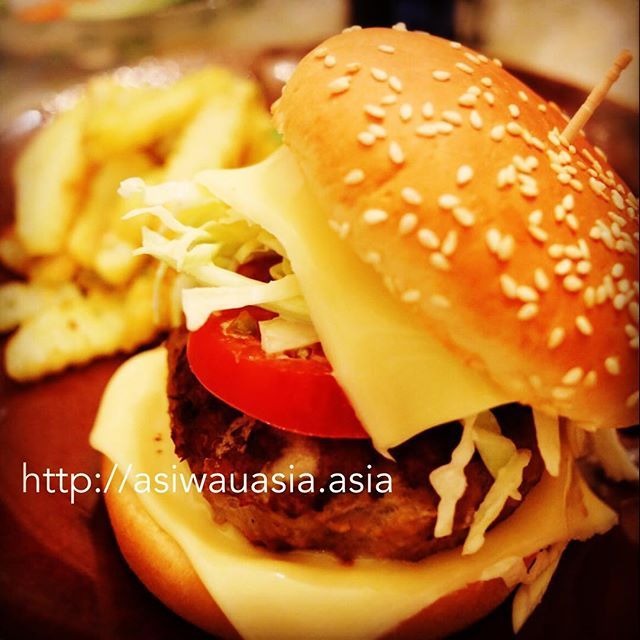 【Instagram】Homemade hamburger!!ガーリックフライドポテトも自家製#hamburger #homemade