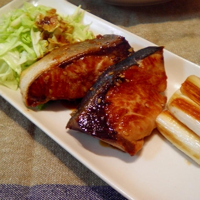 鰤の照り焼きは、焼肉のタレで簡単味付け