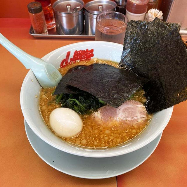 特製味噌ラーメンを背脂変更多めで啜る 〜ほうれん草・海苔5枚・アプリクーポン味付け玉子・山岡家〜