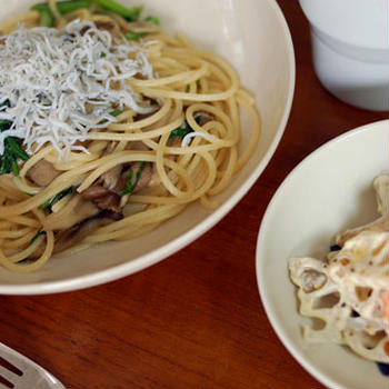 舞茸ほうれん草スパと根菜サラダ