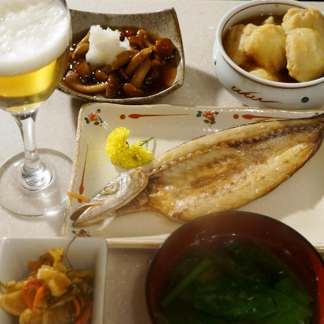 ■和食の晩ご飯【カマスの開き／里芋と　巨大なめこの煮つけ／松前壺漬け／味噌汁】です♪