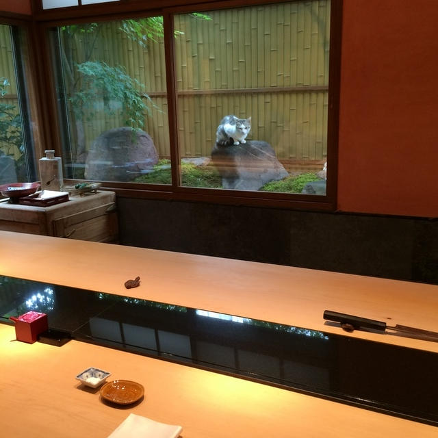 隠れたお寿司屋さん