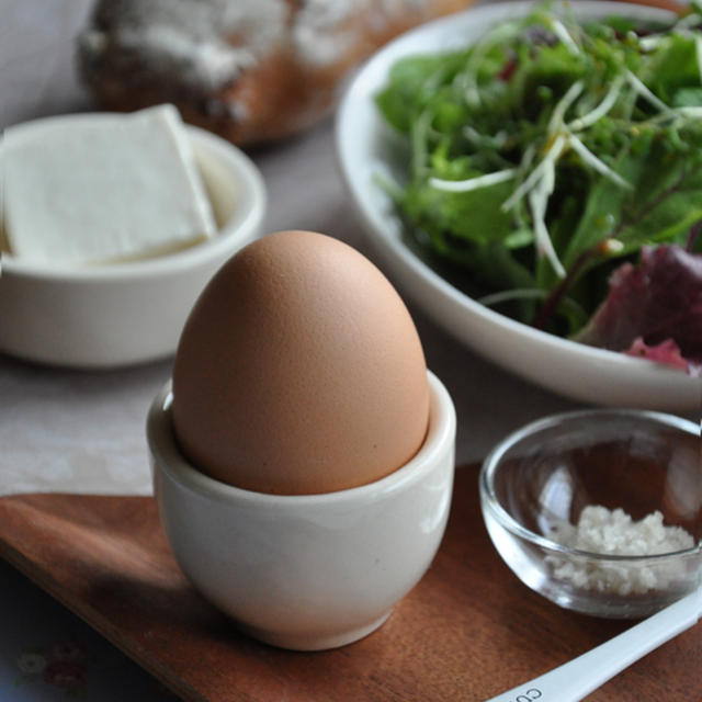 LE Pain QUOTIDIENのエッグスタンドとバターディッシュ