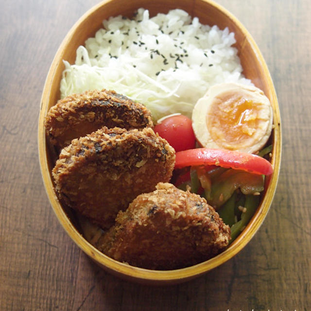 かつおのたたきフライで男子学生弁当