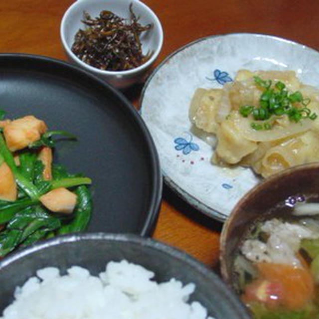 新玉ねぎと新じゃがの甘酢あんとおつとめ品の夕飯