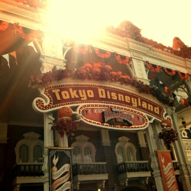空いてる！ハロウィン☆ディズニーランドに来ています！