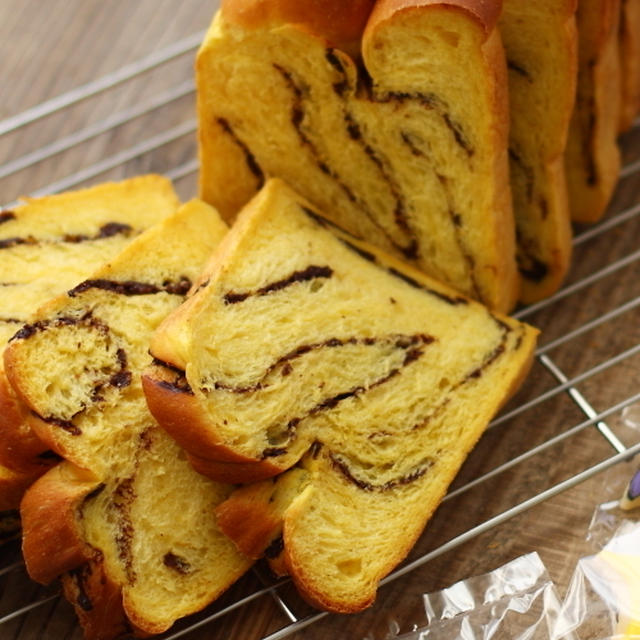 ■ハロウィン仕様？カボチャの折り込みパン♪