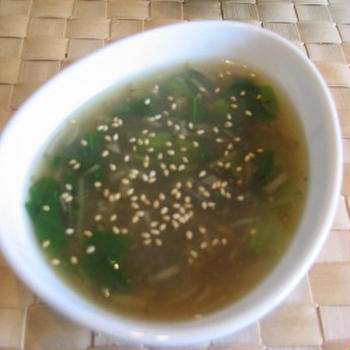 チンゲンサイとゴボウの中華スープ