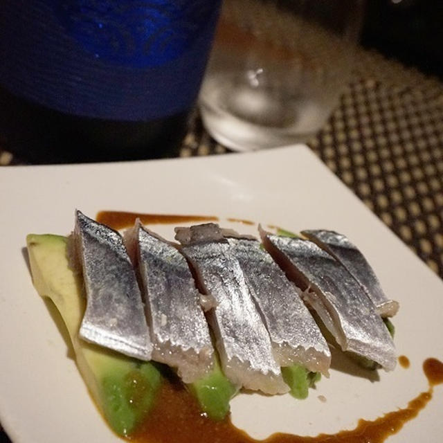 秋刀魚とアボカドの山葵ソース、秋刀魚とはんぺんの燻製、サツマイモとナッツの燻製ホットサラダ、