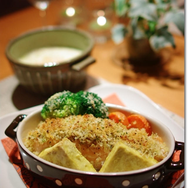 サーモンのガーリックハーブパン粉焼き
