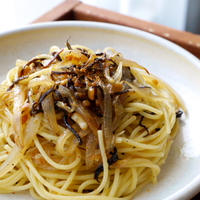 塩こんぶとニンニクとタマネギのパスタ