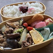 すき煮弁当。供花