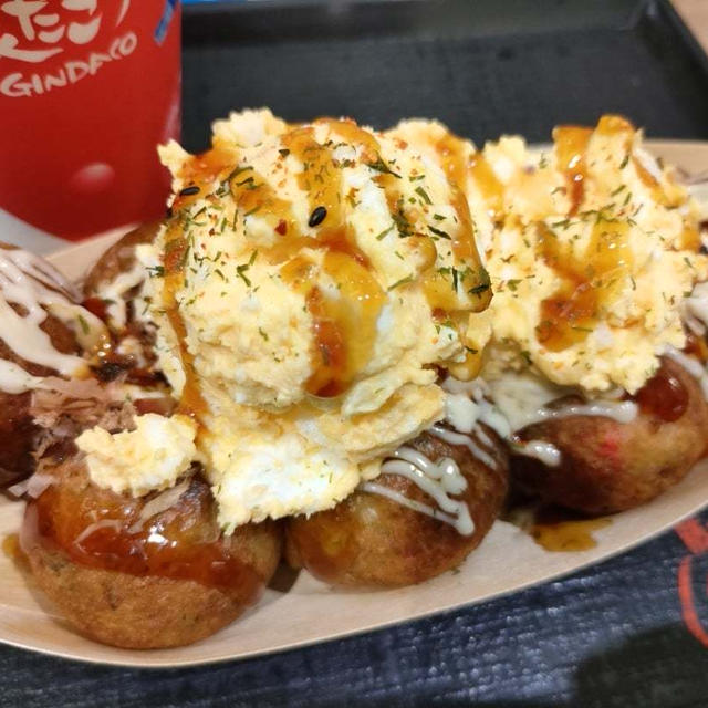 たこ焼き堪能中(*´艸｀*)てりたまがぎりぎり買えましたぁ〜