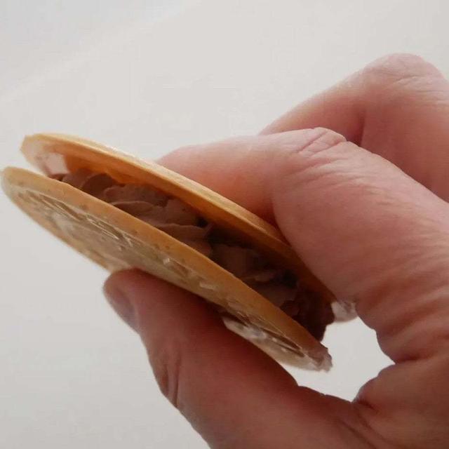 クリームサンド炭酸せんべい#今日のおやつはこれ