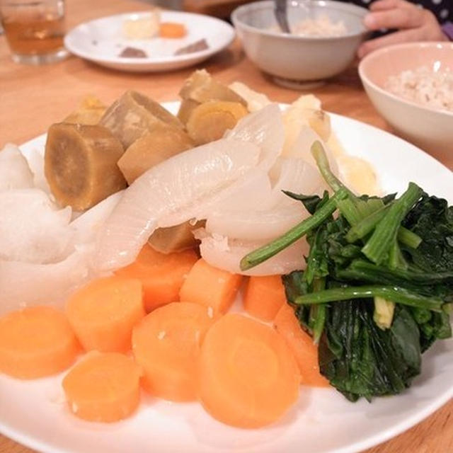さつま芋、じゃがいも、玉ねぎ、にんじん、かぶ、ほうれん草、蒸し野菜一式。
