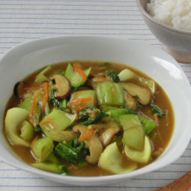 野菜たっぷりでクセになる味☆チンゲン菜の中華風カレーあんかけ