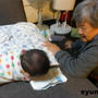 きよこ（９１歳の祖母）と娘のあみ（０歳）
