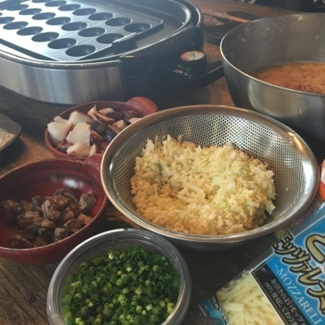 たこ焼きメーカーで「もっちりたこ焼き」と「牛すじ焼き」