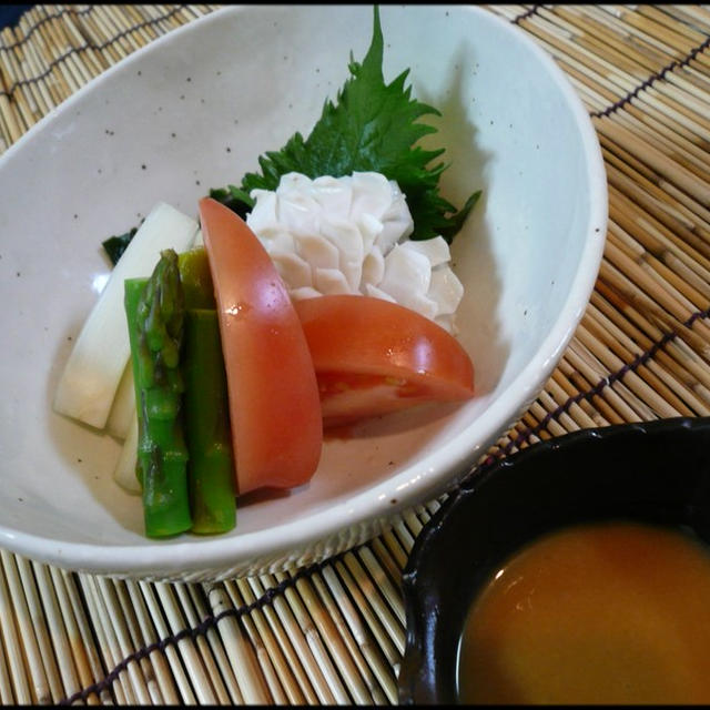 彩り野菜とイカの辛子酢味噌和え