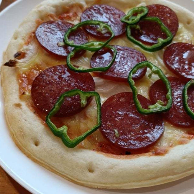 業務スーパーのピザで晩ご飯