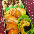 男子高校生のお弁当（いい香りのチキンロ−ルと冷蔵庫にあるもので副菜）