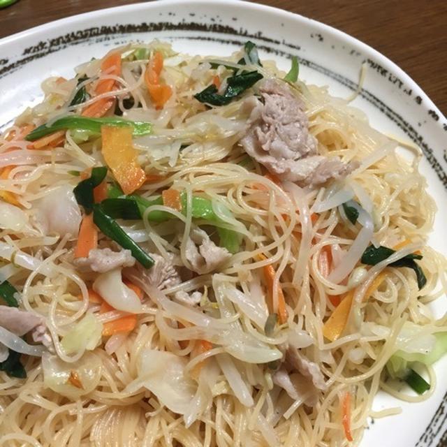 お役立ち食材で♡一品５分のパパッとおかず「野菜たっぷり焼ビーフン」