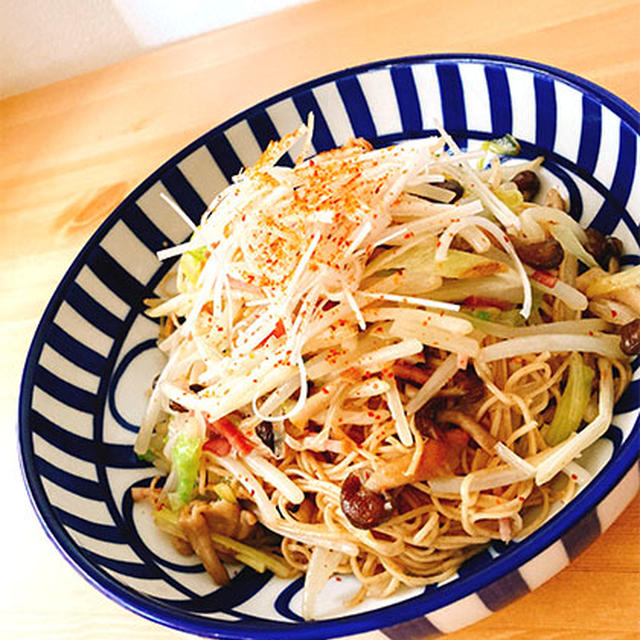 エスニックテイストのもやし焼きそば