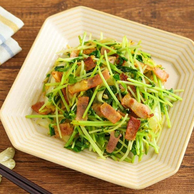 ＊【レシピ】スパイシー♡ベーコンと豆苗のカレー炒め＊