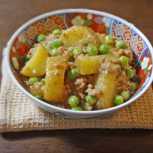 新じゃがとえんどう豆の肉味噌あんかけ