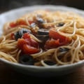 トマトとオリーブのまかないパスタ