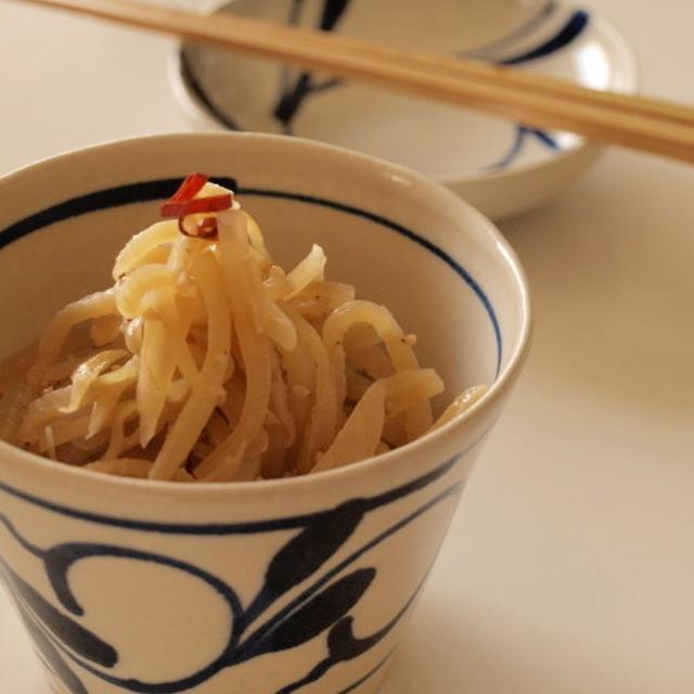 大根の皮と沢庵でエコキンピラ。
