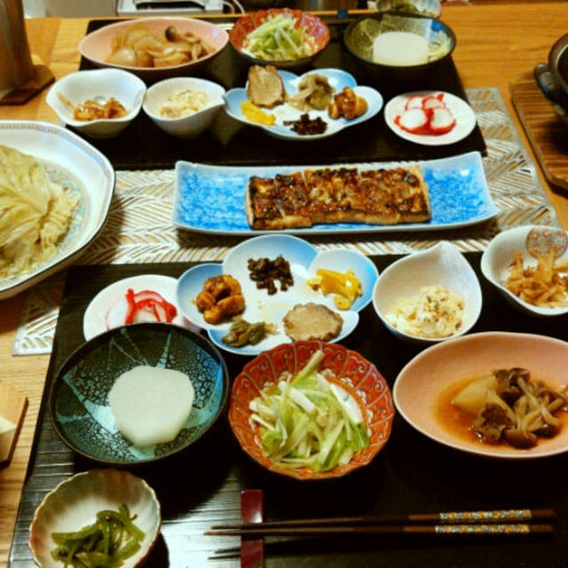大ロールキャベツとお揚げ味噌チーズ焼とかぼちゃのサラダ、小鉢12品で晩酌