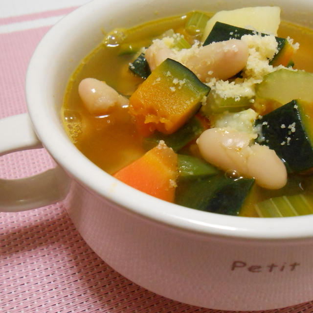 簡単！野菜の旨味が絶品！　白いんげん豆と彩り野菜のトスカーナ風スープ