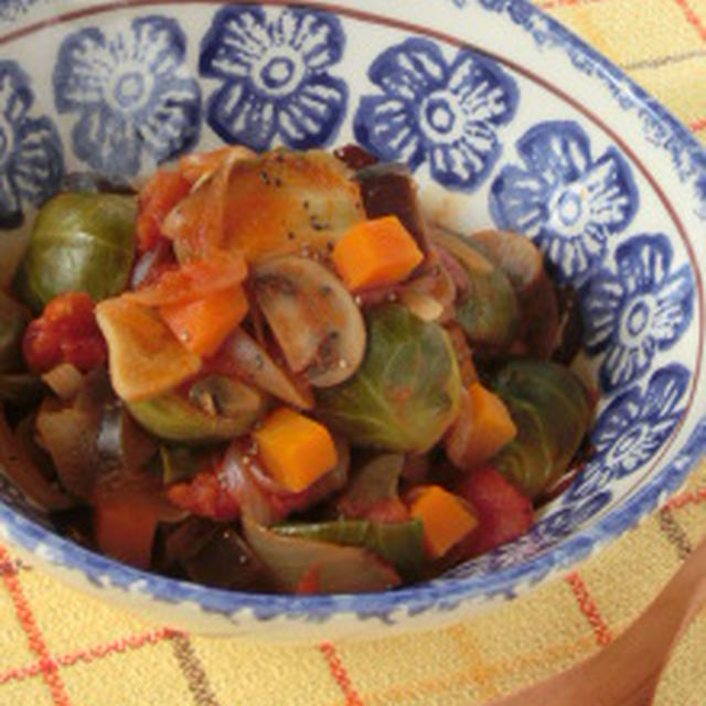 野菜をモリモリ食べる!!たっぷり野菜と芽キャベツのトマト煮