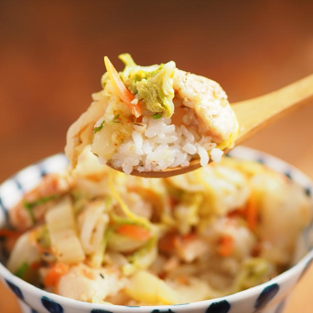 メシ通！鶏むね肉と白菜のにんにくみそ煮丼