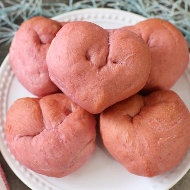 【簡単！パンレシピ】フリーザーバックで簡単♪ビーツでピンクのハートパン