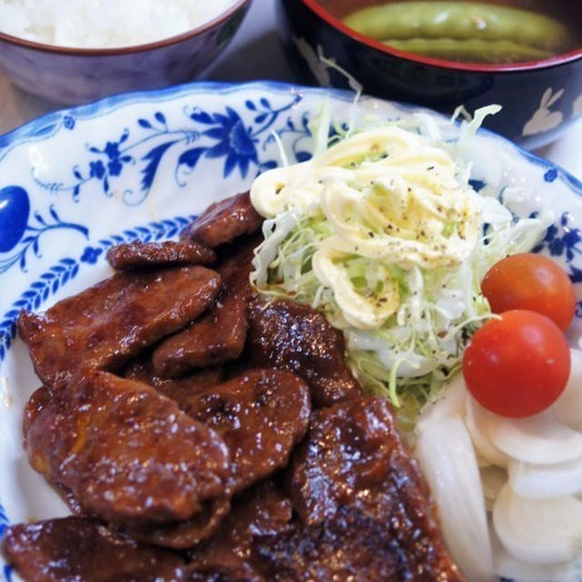 ◆晩ご飯【簡単に　焼き肉定食「牛ハラミニンニク醤油漬け焼き」／浅利剝き身と絹サヤの味噌汁】／【外ご飯】