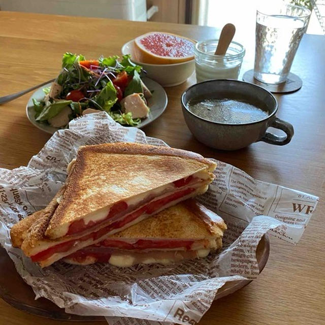 休日朝ごはん。