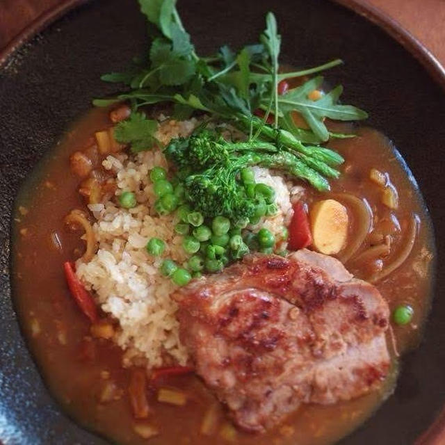 ポーク醤漬けステーキと長芋とトマトのカレー