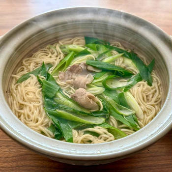 九条ネギたっぷりで鍋焼きサリ麺！