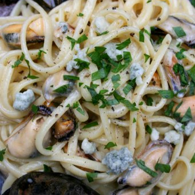 Pasta with Mussels and Blue Cheese Cream Sauceムール貝のパスタとブルーチーズクリームソース