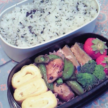 鶏とスナックエンドウ弁当