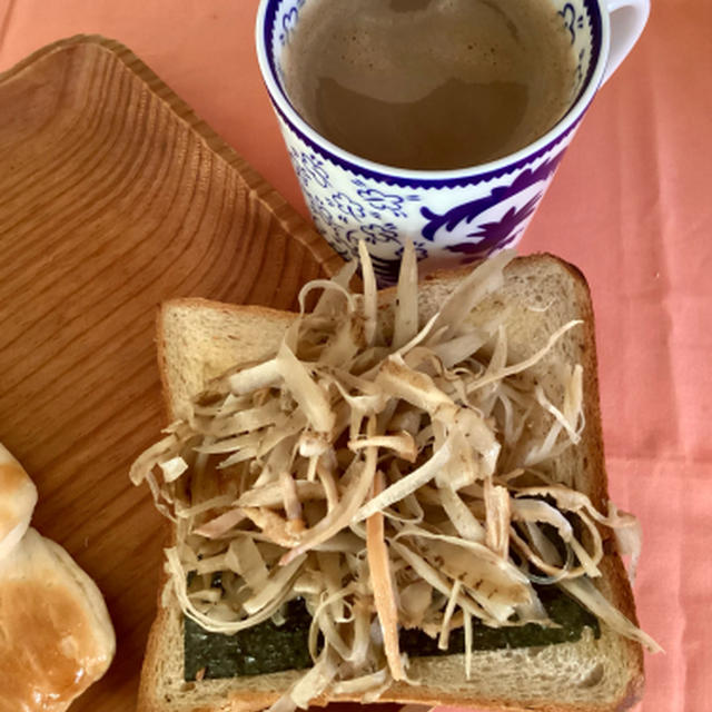 偏愛的に好きな食べ方、きんぴら乗せトースト