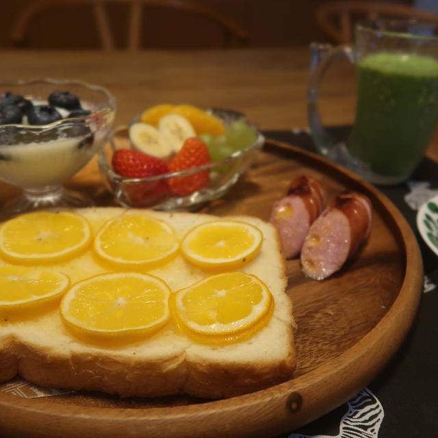 はちみつレモントーストの朝食　と　塩レモン鍋の夕食　と　クリスマスローズの花♪